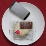 ファミリーマートのコンビニパン「爽やかな甘さの白いチーズクリームパン」